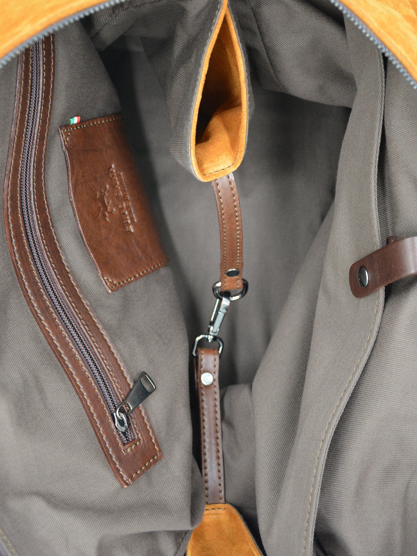 Sac de sport en daim et cuir