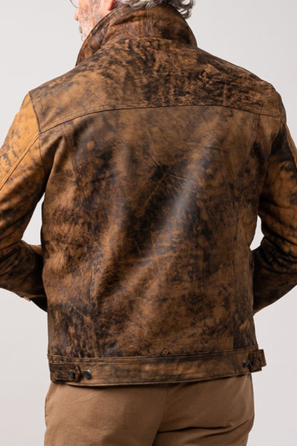Veste en cuir avec finition brûlée