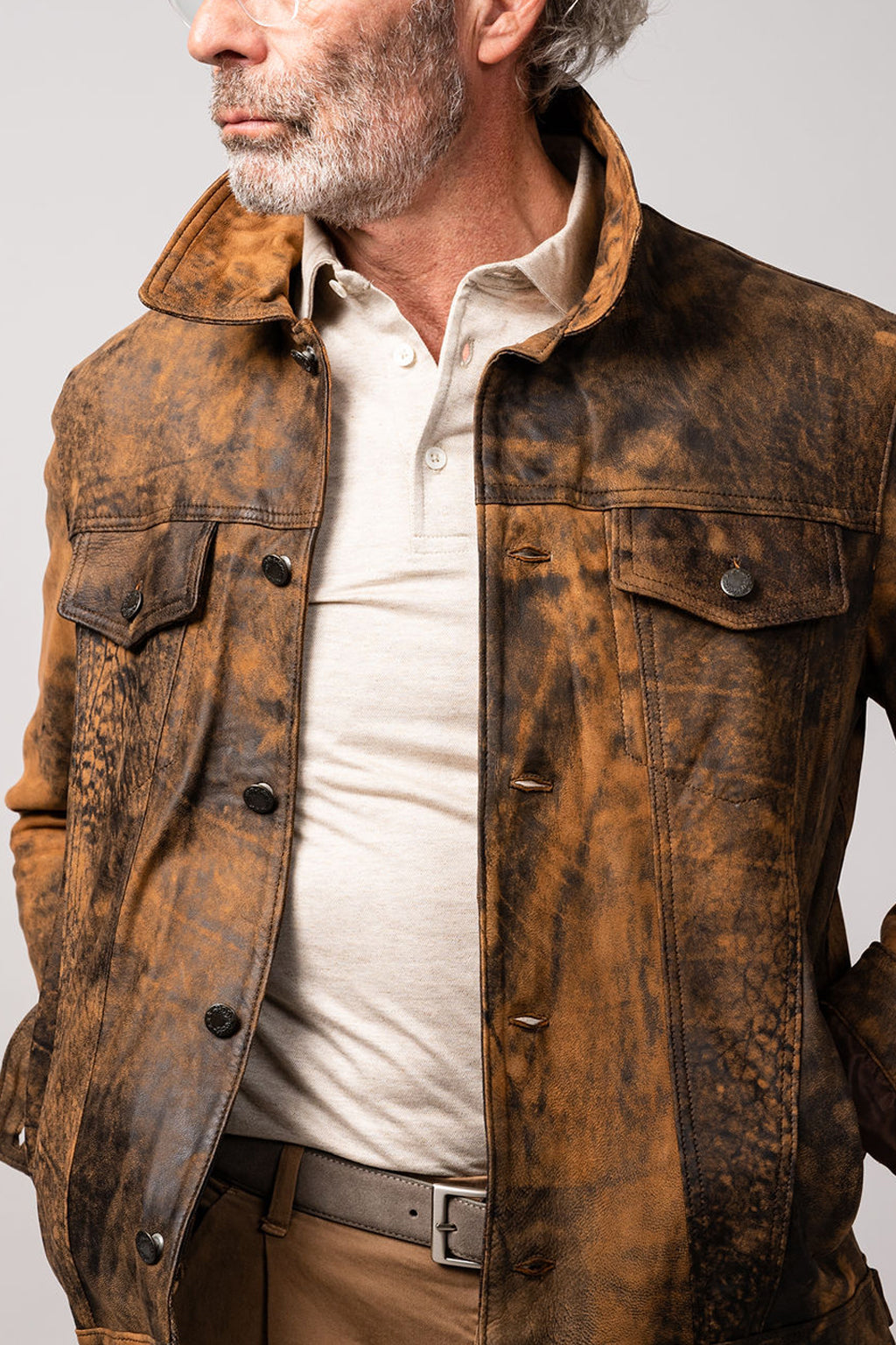 Veste en cuir avec finition brûlée