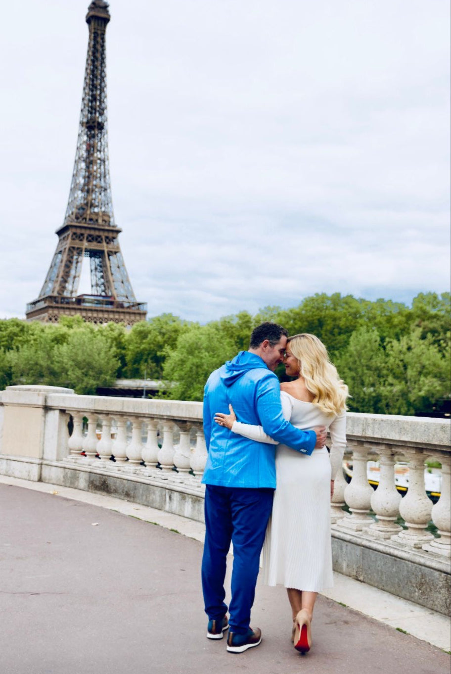 Executive hoodie on a bridge with the Eiffel Tower in the background